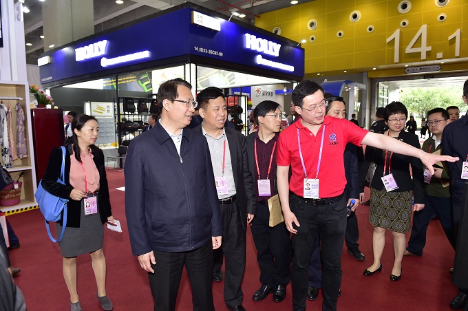 郭元強副省長視察匯鴻集團廣交會展位